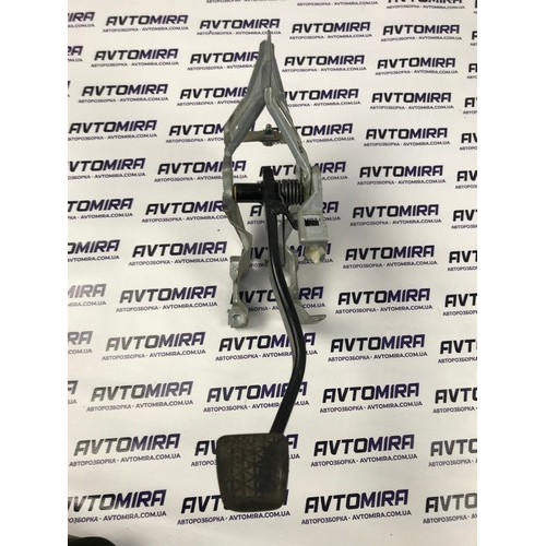 Педаль тормоза Opel Astra H 2004-2010 13173780